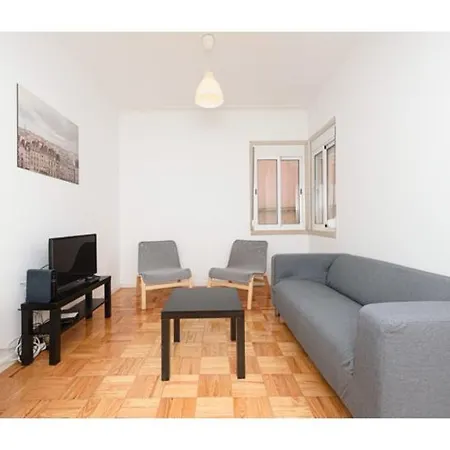 Houze Family Flat In Near Zoo * ליסבון